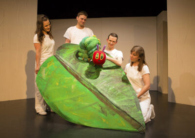 Μία Κάμπια Πολύ Πεινασμένη