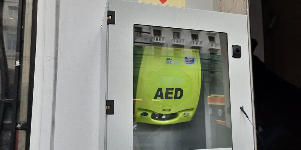 Εγκαταστάθηκε απινιδωτής στην πλατεία Αριστοτέλους