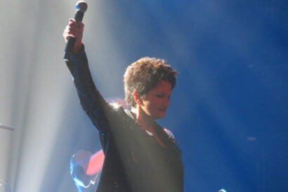 Άλκηστις Πρωτοψάλτη <p style="color:#d05756; font-weight="bold">ΑΛΛΑΓΗ ΗΜΕΡΟΜΗΝΙΑΣ & ΧΩΡΟΥ</p>