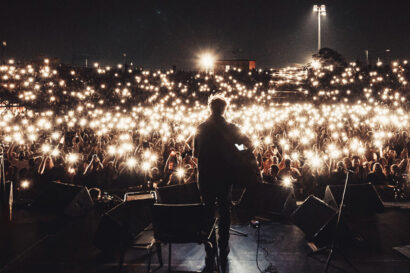 Ο Μίλτος Πασχαλίδης σε μια μοναδική συναυλία στον Αστερόκοσμο!