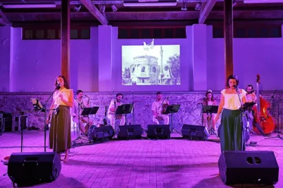 Πόσος κόσμος χωράει στο μπαλκόνι μου