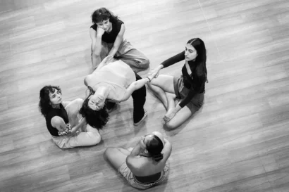 Random Magnetic Moment – Performing Arts Group | Μια Συλλογική Ανάσα